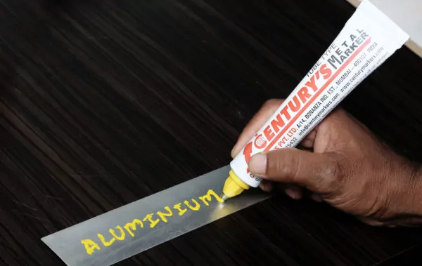 Маркер-краска в металлической тубе