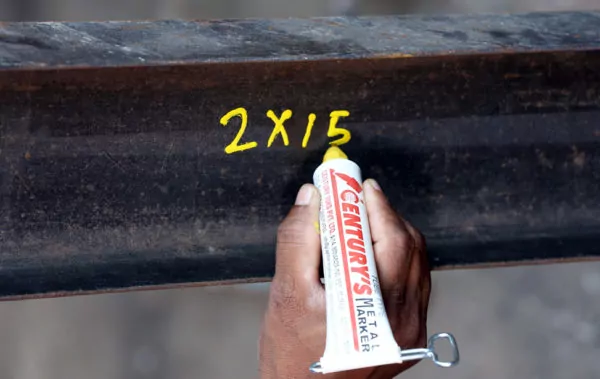 Маркер-краска в металлической тубе