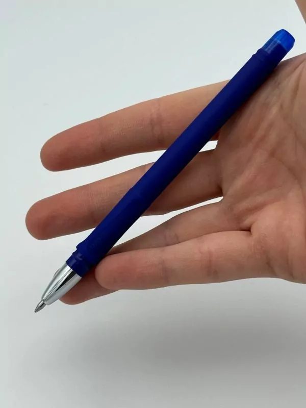 Ручка Гелевая DIGNO Selfy Touch Gel в руке